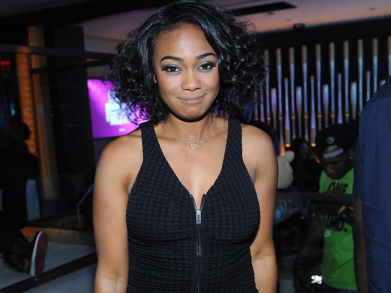 De 33-jarige Tatyana Ali heeft dé ultieme oplossing tegen een opgeblazen gevoel. © Getty.