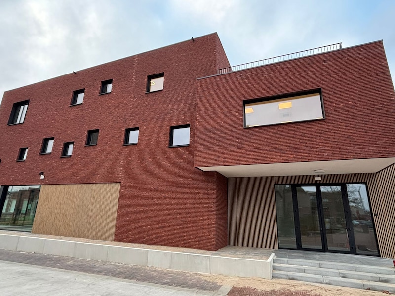 Gemeenteraad keurt LGBT+-charter goed en voert éénrichtingsverkeer in op Kerkplein 
