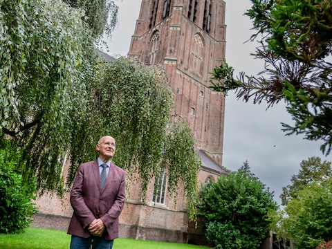 Pastoor Wim van Meijl viert mijlpaal in zijn tweede thuis: ‘Zolang ik zonder hulp het priesterkoor op kan, ga ik door’