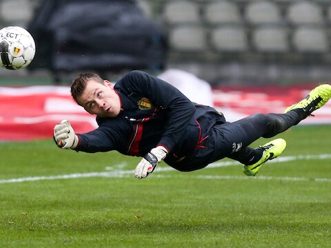 Mignolet staat tussen de palen tegen Colombia (en Japan)