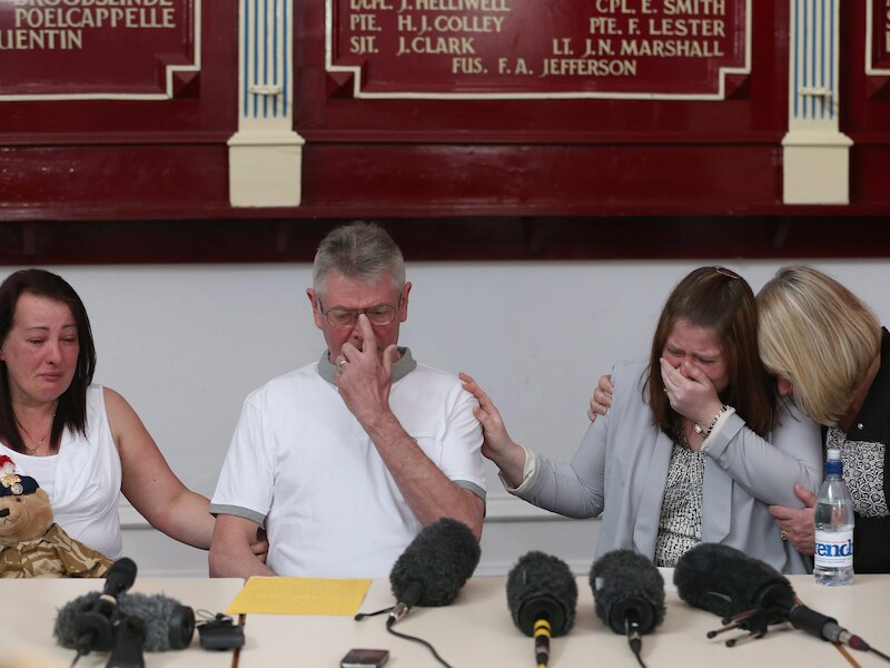 De familie van Lee Rigby tijdens de persconferentie.