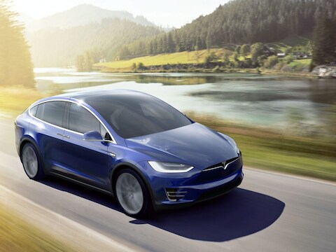 Een Tesla suv.