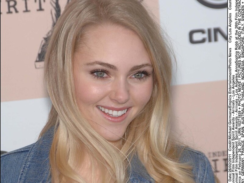 AnnaSophia Robb.