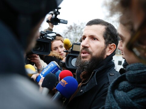 Mohammed Ramdane, de voorzitter van de koepel van moskeeën in Lagny-sur-Marne staat de pers te woord op 2 december.