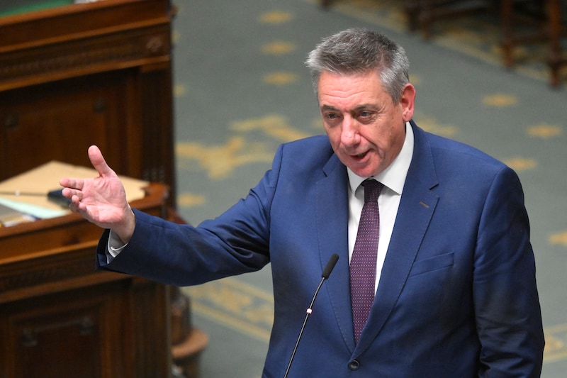 We zitten niet met de handen in het haar, we trekken de haren uit&rdquo;: hoe de  btw-hervorming crashte | Binnenland | HLN.be