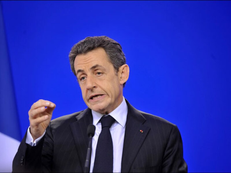 Critici zien in de wet een manoeuvre van president Sarkozy.