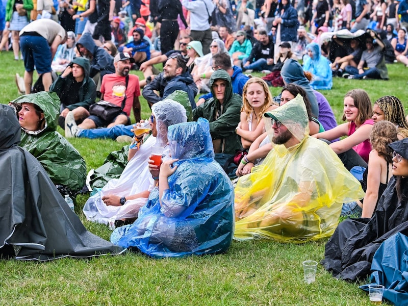 Organisatie Graspop waarschuwt festivalgangers voor hevig onweer: “Maak tenten vast en berg losse spullen veilig op”
