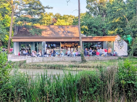 Het nieuwe Melkhuisje in het Stadspark van Aalst.