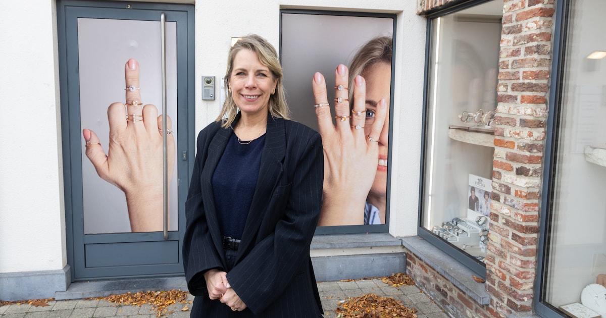 “Fuck you, het is niet gelukt”: na mislukte inbraak plakt juwelier eigen middelvinger op voordeur