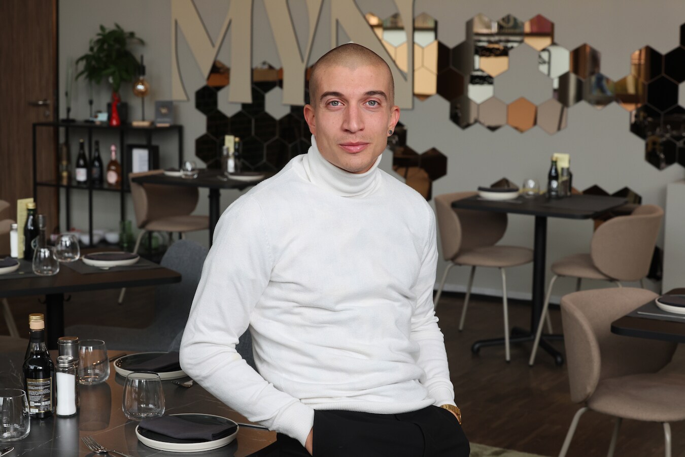 Concurrentie voor Viktor Verhulst en 10 jobaanbiedingen: zo gaat het nu met  de deelnemers van 'Mijn restaurant' | Foto | hln.be