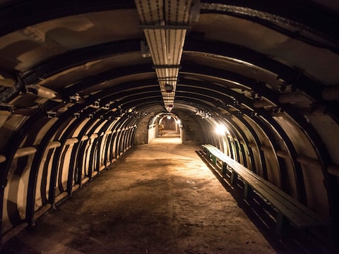 Een verlaten mijnschacht in de heuvels rond Walbrzych.