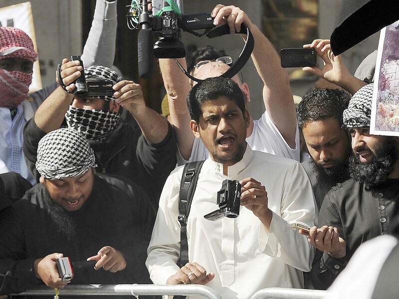 Siddhartha Dhar bij de Amerikaanse ambassade tijdens een demonstratie in 2011.