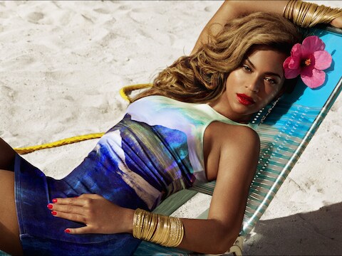 Zangeres Beyoncé in de badcollectie van H&amp;M.