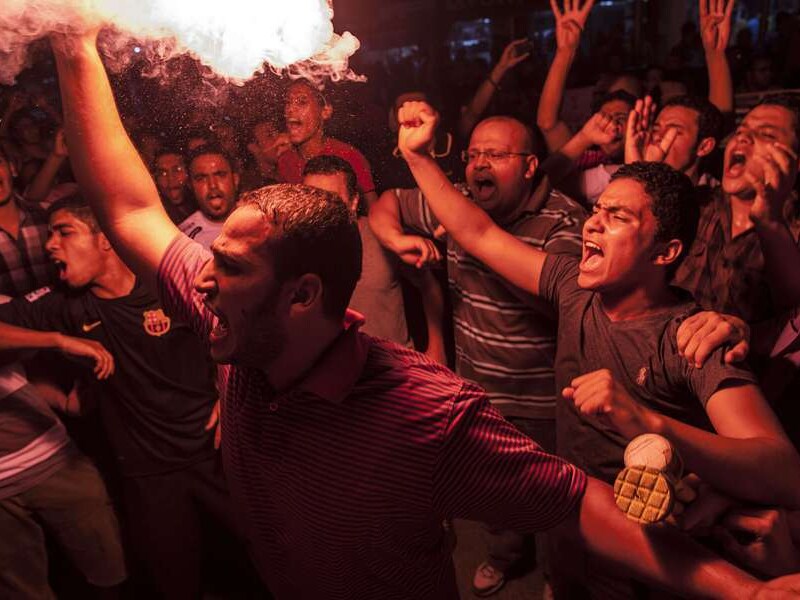 Leden van de Moslim Broederschap en aanhangers van de afgezette president Morsi betoogden eergisteren in Caïro.