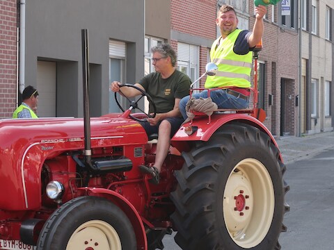 Een sfeerbeeld van een vorige editie van de tractorenrit.
