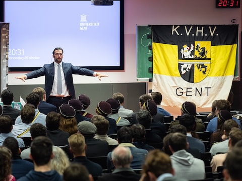 Thierry Baudet tijdens een lezing georganiseerd door het Gentse KVHV in oktober 2023.  