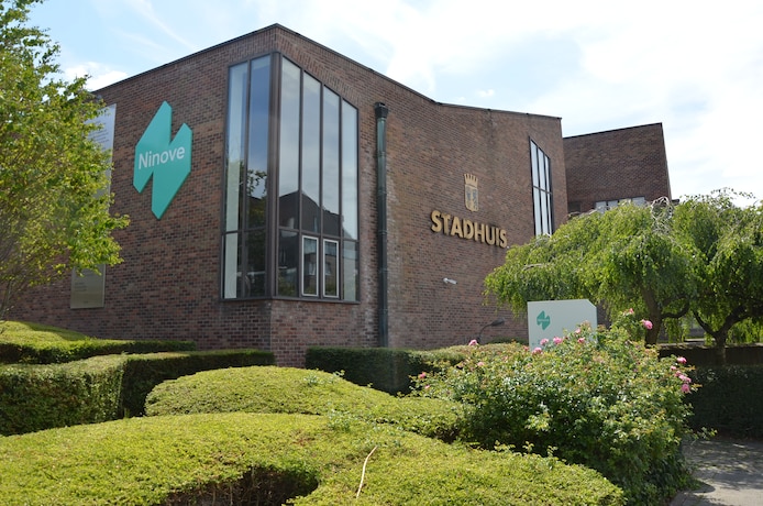 Het stadhuis van Ninove.