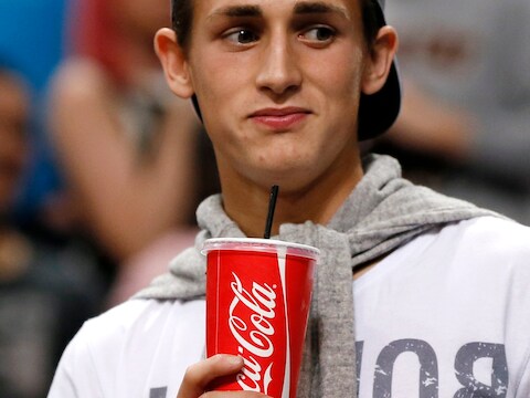 Januzaj volgde gisteren op uitnodiging van Rio Ferdinand een NBA-voorbereidingsduel tussen Oklahoma en Philidalphia in Manchester.
