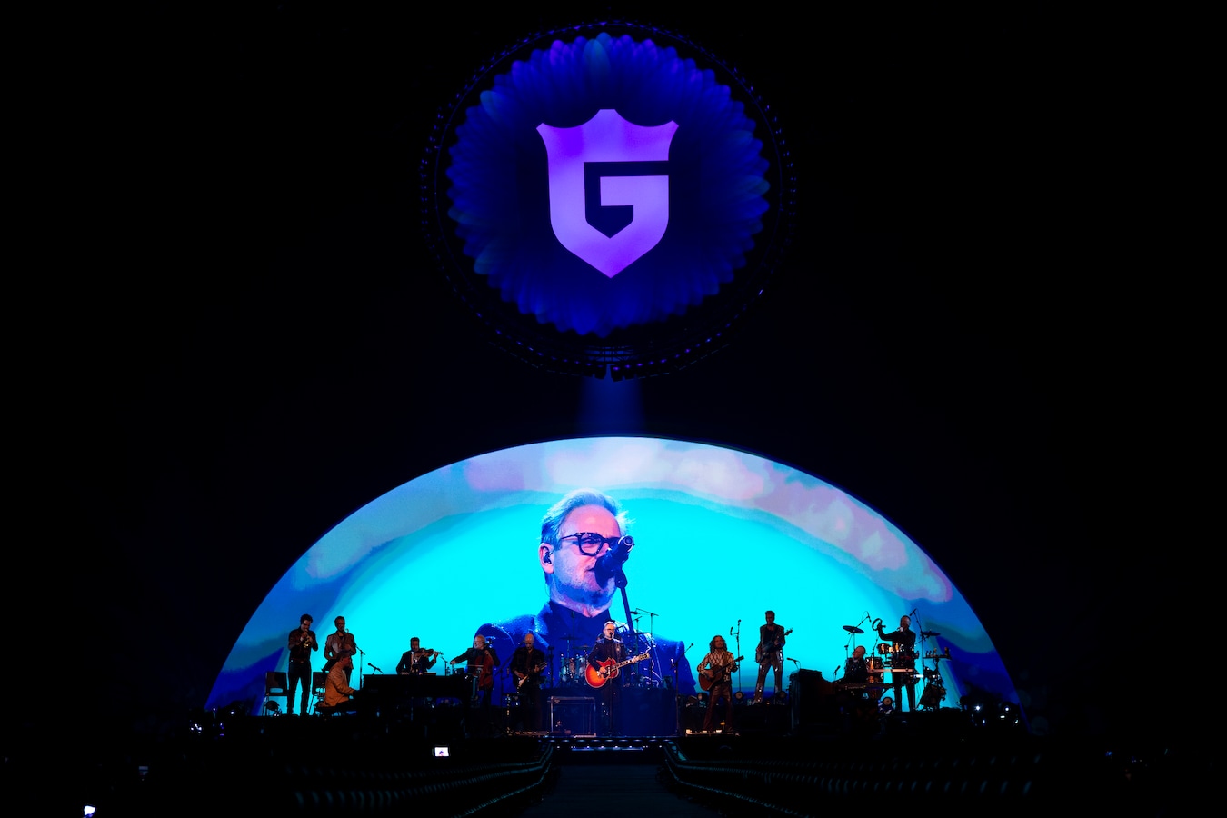 Guus Meeuwis schittert voor het eerst in de Antwerpse AFAS Dome:“Een droom  die uitkomt en het hoogtepunt van mijn afgelopen jaar in België” | Foto |  hln.be