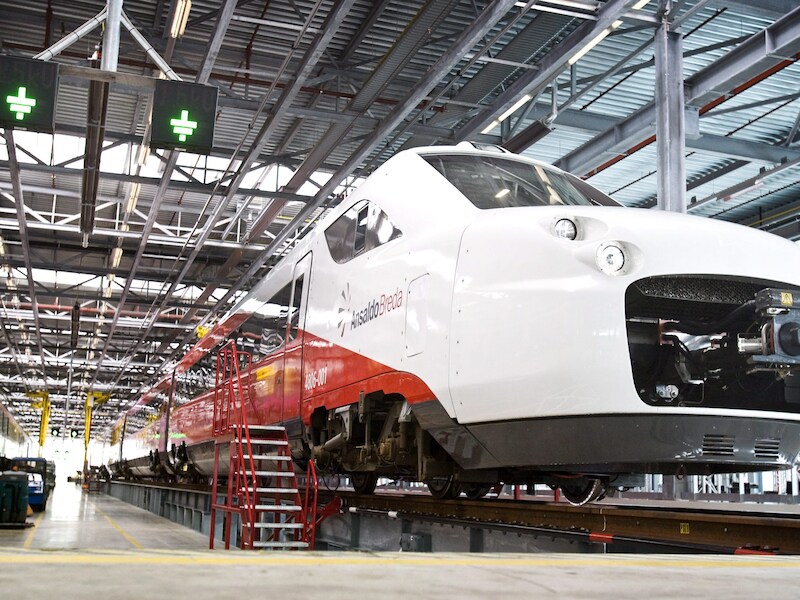 De nieuwe Fyra-trein in het onderhoudsstation.