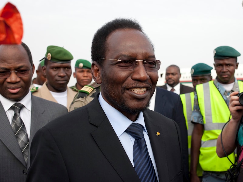 Deze Diouncounda Traore wordt de nieuwe interimpresident.