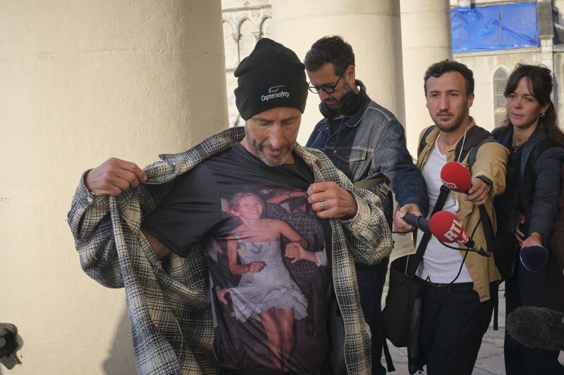 Three years ago you can also see a T-shirt with two different colors.