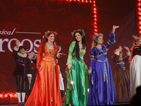 Een beeld van de musical Doornroosje in Plopsaland Belgium in De Panne. K3 vertolkt de rol van de drie goede feeën.