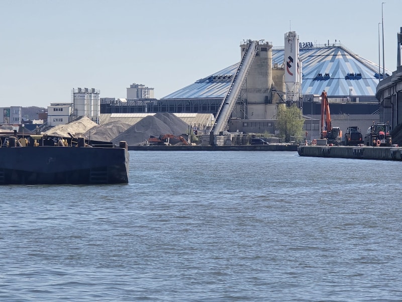 Het meisje werd teruggevonden in het Albertkanaal aan AFAS Dome