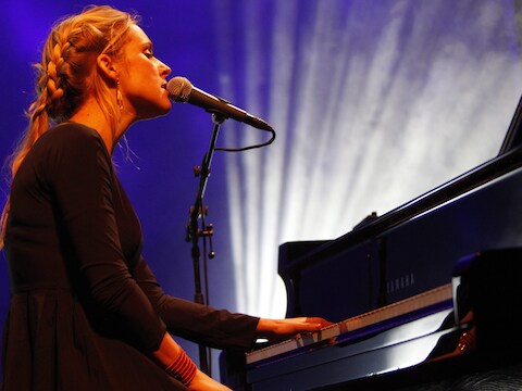 Agnes Obel.