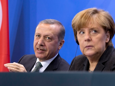 Erdogan en Merkel in februari vorig jaar, tijdens een gezamenlijke persconferentie.