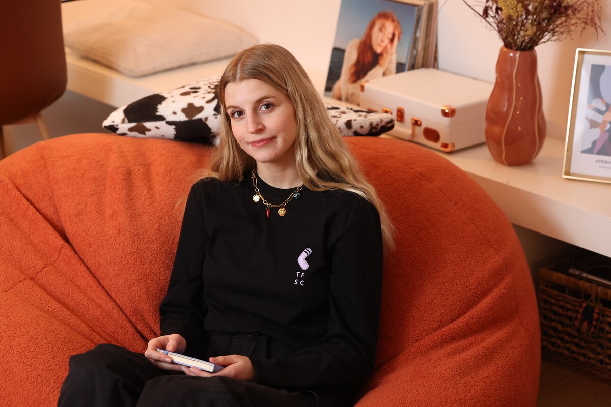 Studio Brussel-gezicht Nona Van Braeckel doorbreekt taboe rond rouw in  podcast: “Het gemis zal nooit verdwijnen” | Showbizz | HLN.be