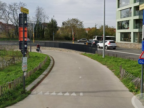 Het begin van het Stoemperspad aan de Tivolibrug in Heverlee.