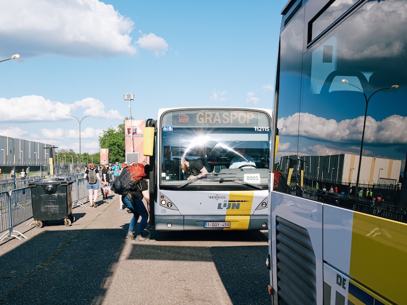 De pendelbussen van Graspop (beeld uit 2024)