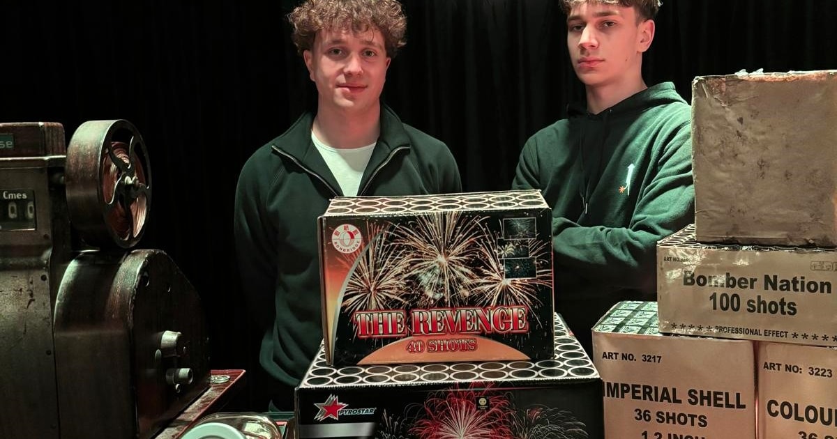 Zonen zetten droom overleden vader verder: De Vuurwinkel heropent