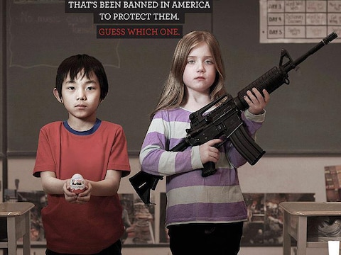 Kinder Surprise of M-16: waar moet een kind het meest mee uitkijken?