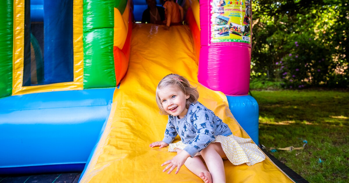 Boomse Pop-Up Party’s zorgt voor gratis springplezier op Heldenplaats ...