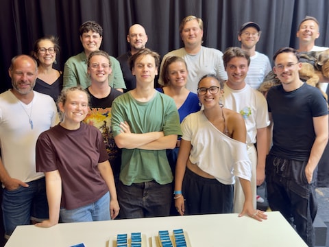 Daan Keisse (midden) en de rest van de cast van 'Dear Evan Hansen' in Fakkeltheater.