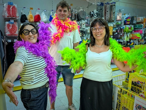 Volgens Nadege, Youri en Nathalie gaan Kamping Kitsch Club bezoekers erg specifiek op zoek naar attributen voor hun outfit