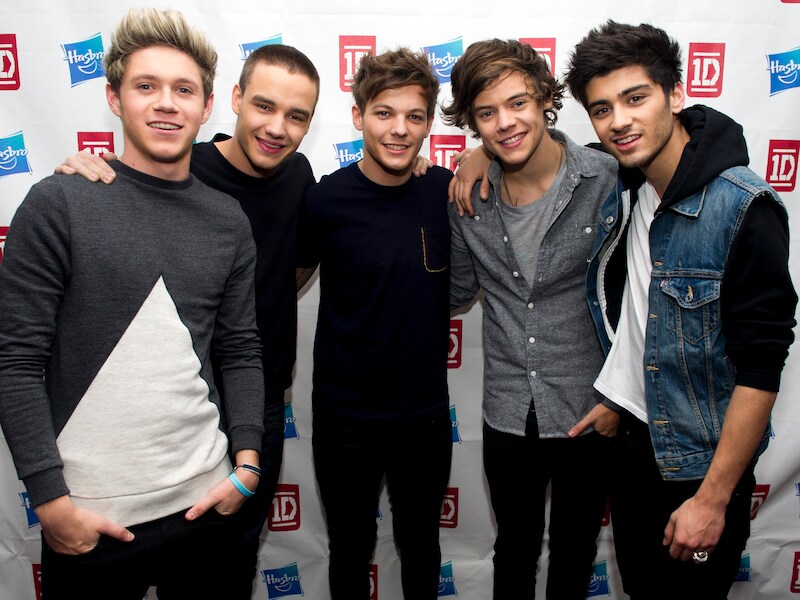 One Direction, met Liam Payne als tweede vanaf links.