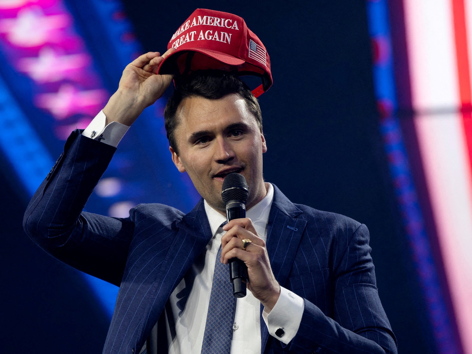 Trump-vertrouweling Charlie Kirk doodgeschoten | HLN.be