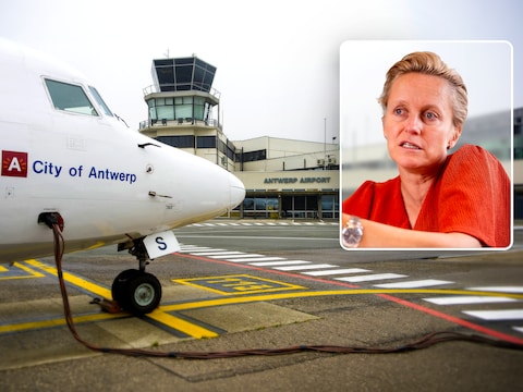 Door een blunder van haar kabinet moest minister Annick De Ridder (N-VA) toekijken hoe haar vredesdeal met luchthavenuitbater Egis plots voor iedereen leesbaar was.