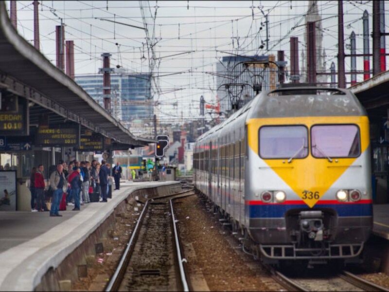 Het treinverkeer naar Brussel loopt vertraging op.