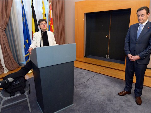 Gouverneur Cathy Berx bij de eedaflegging van burgemeester Bart De Wever.