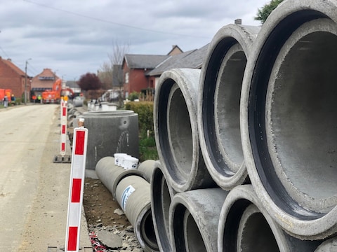 Tot en met zaterdag 15 augustus is de straat afgesloten vanwege herstellingswerken aan de hoofdriolering.