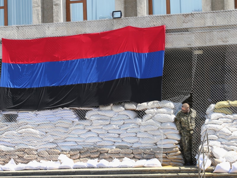 In Oost-Oekraïne houden Moskougezinde separatisten in verschillende plaatsen openbare gebouwen bezet.