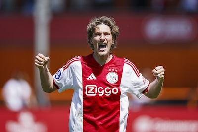 Opluchting voor Mika Godts en co: Ajax pakt na penaltythriller dan toch Europees ticket