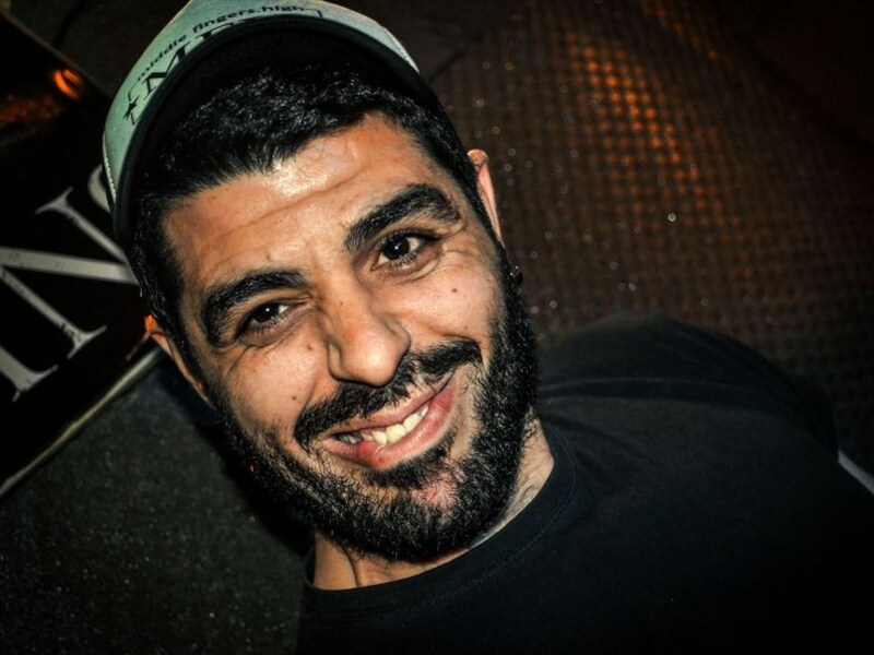 Op 18 september werd de 34-jarige rapper Pavlos Fyssas in een buitenwijk van Piraeus doodgestoken door een 45-jarige vrachtwagenchauffeur die verklaarde aanhanger te zijn van Gouden Dageraad.