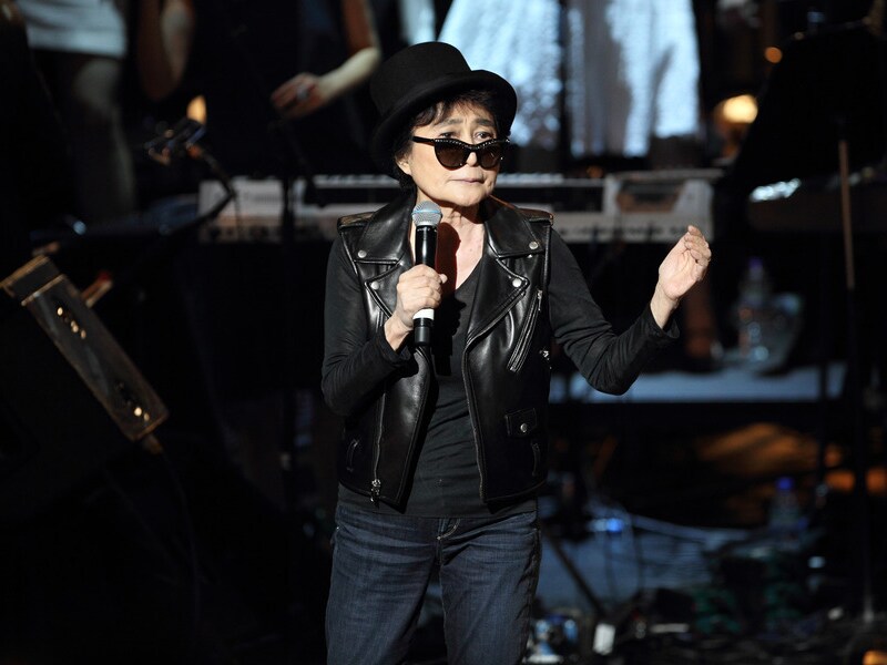 Artieste Yoko Ono.