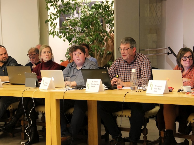 De vijf verkozenen van oppositiepartij SAMEN.