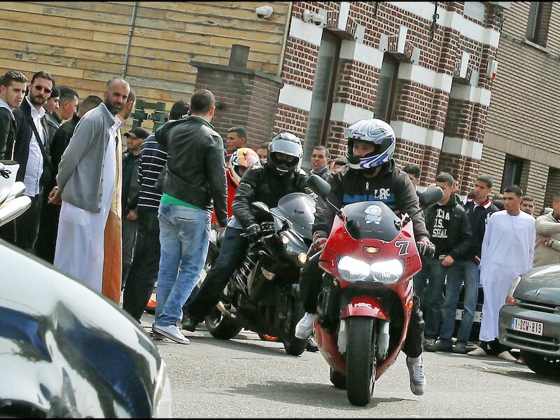 De verdachten zouden lid zijn van de motorbende 'Kamikaze Riders'.